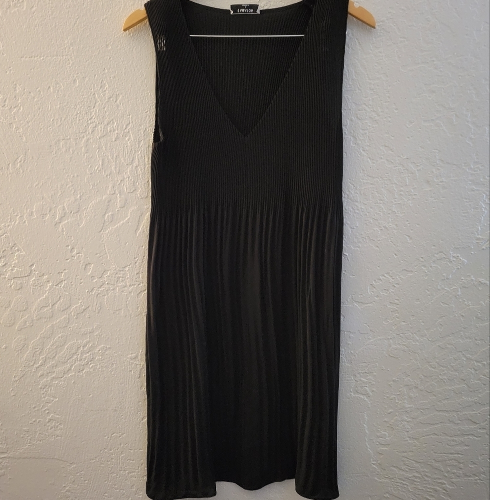 Aritzia Babaton Black Pleated Dress Size Medium